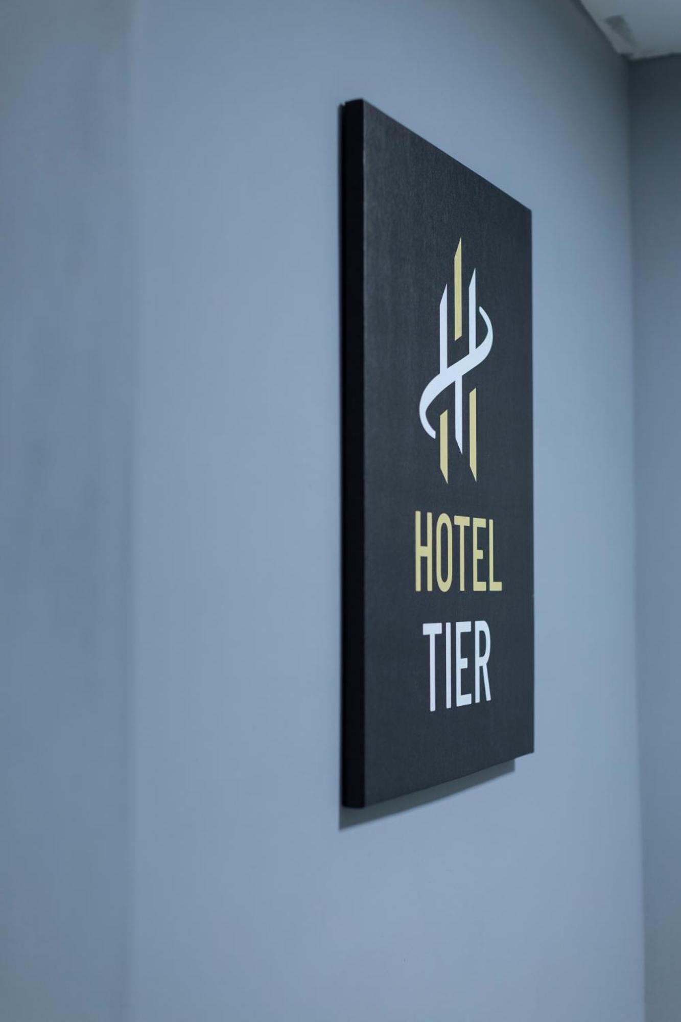 Tier Hotel *